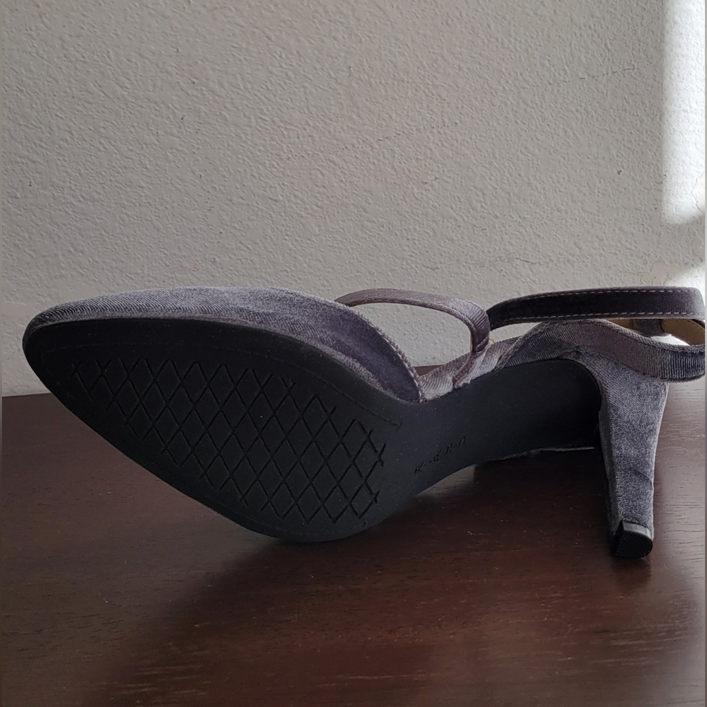 Rialto Women's Elegant Gray Heels - Picture 7 of 12